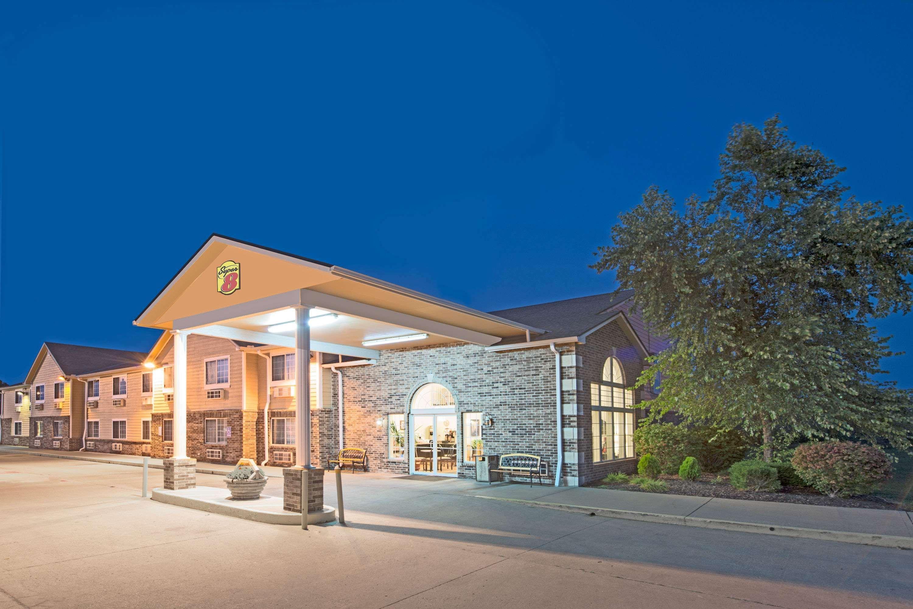 Super 8 By Wyndham Richmond Exterior foto